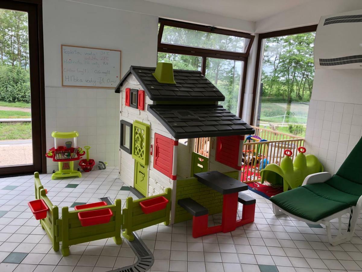 Penzion Platan Dunajská Streda エクステリア 写真